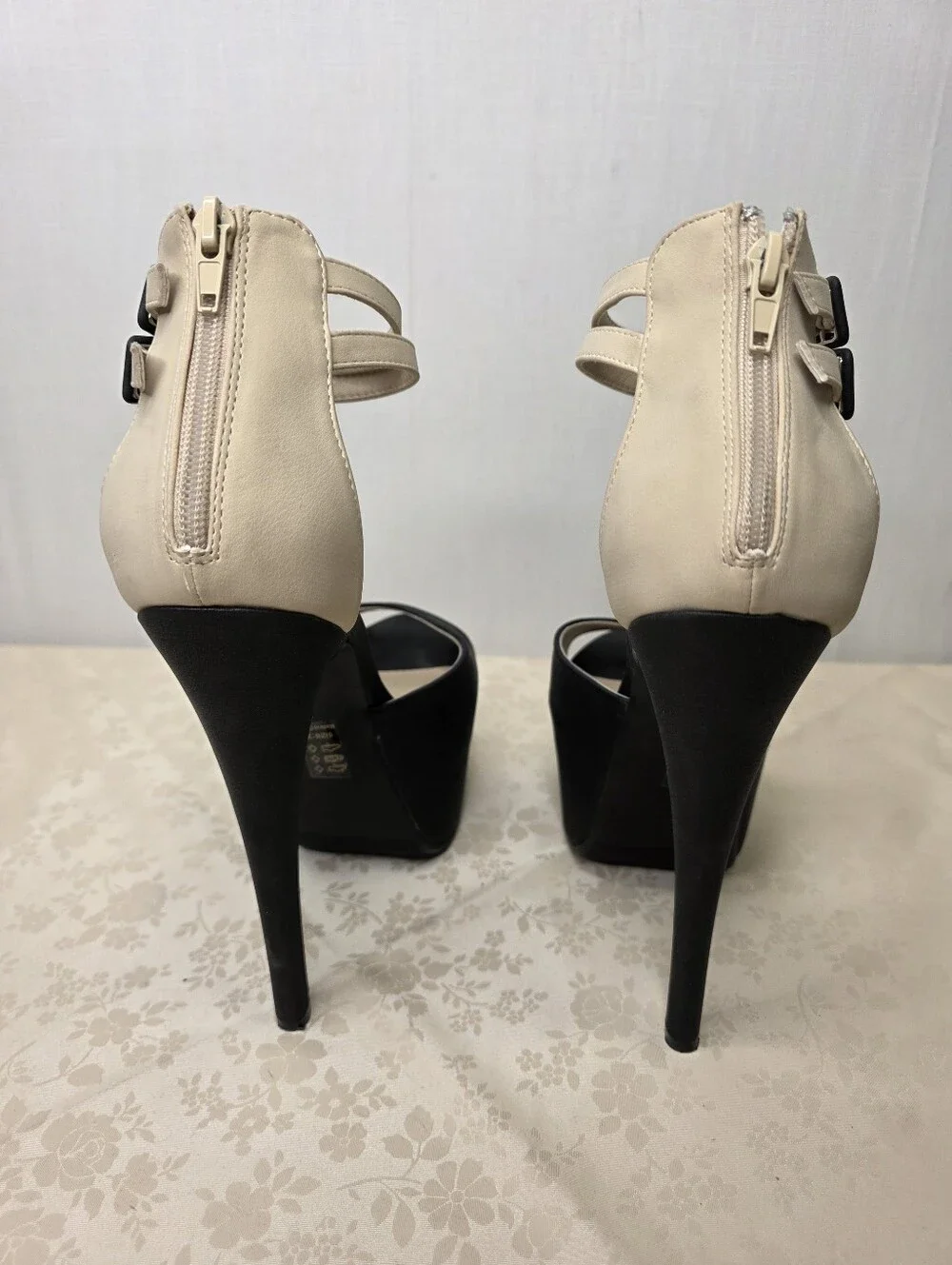 Shoe Republic LA Colorblock Platform Heels Ankle Strap Sandals Black Beige 7.5